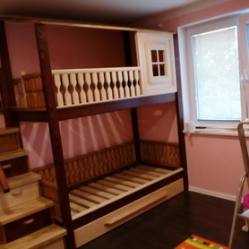 drevená detská posteľ
